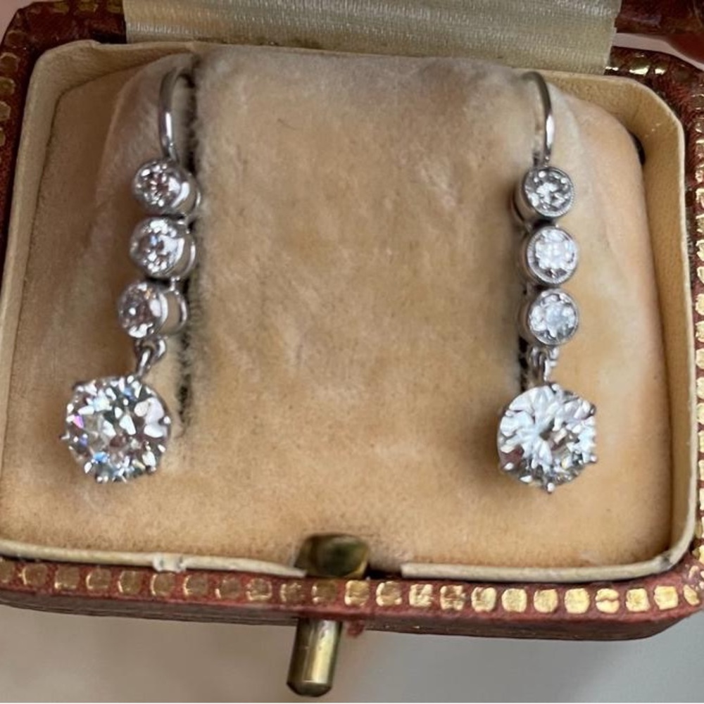 Total apprx 2.6 carat apprx 1 carat each diamond
